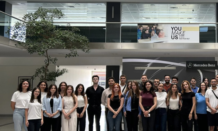 Mercedes-Benz Türk Gençleri Geleceğe Hazırlıyor